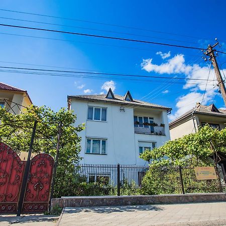 Guest House In Drachino Свалява Экстерьер фото